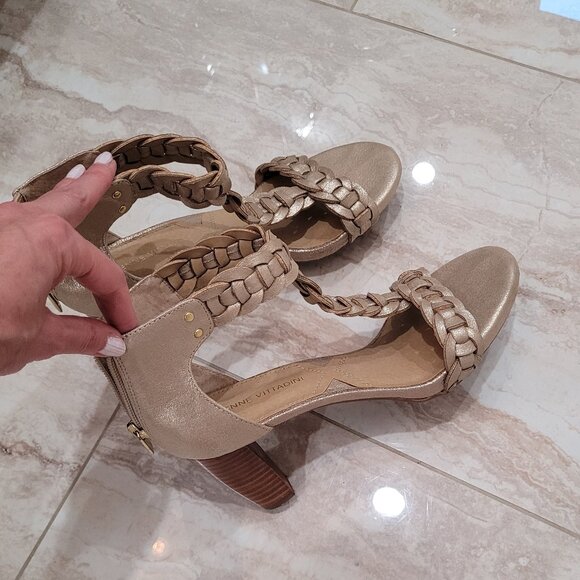 Adrienne Vittadini Gold Sandals. Back zipper. Cushioned footbed. Size 7. - Picture 10 of 16